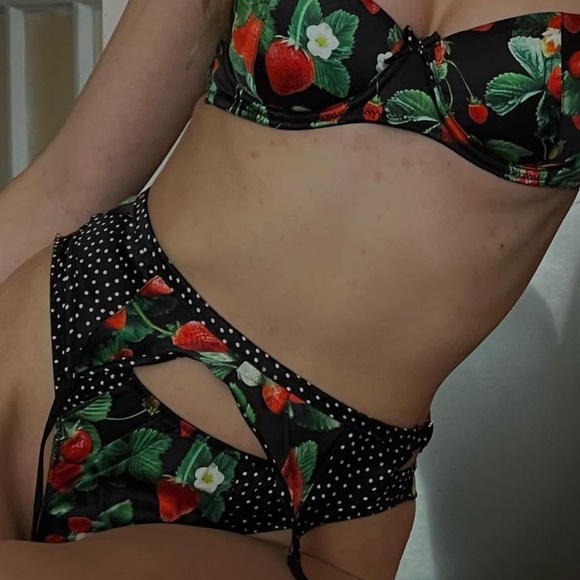 Fleur du Mal Satin Garter - Picture 1 of 3